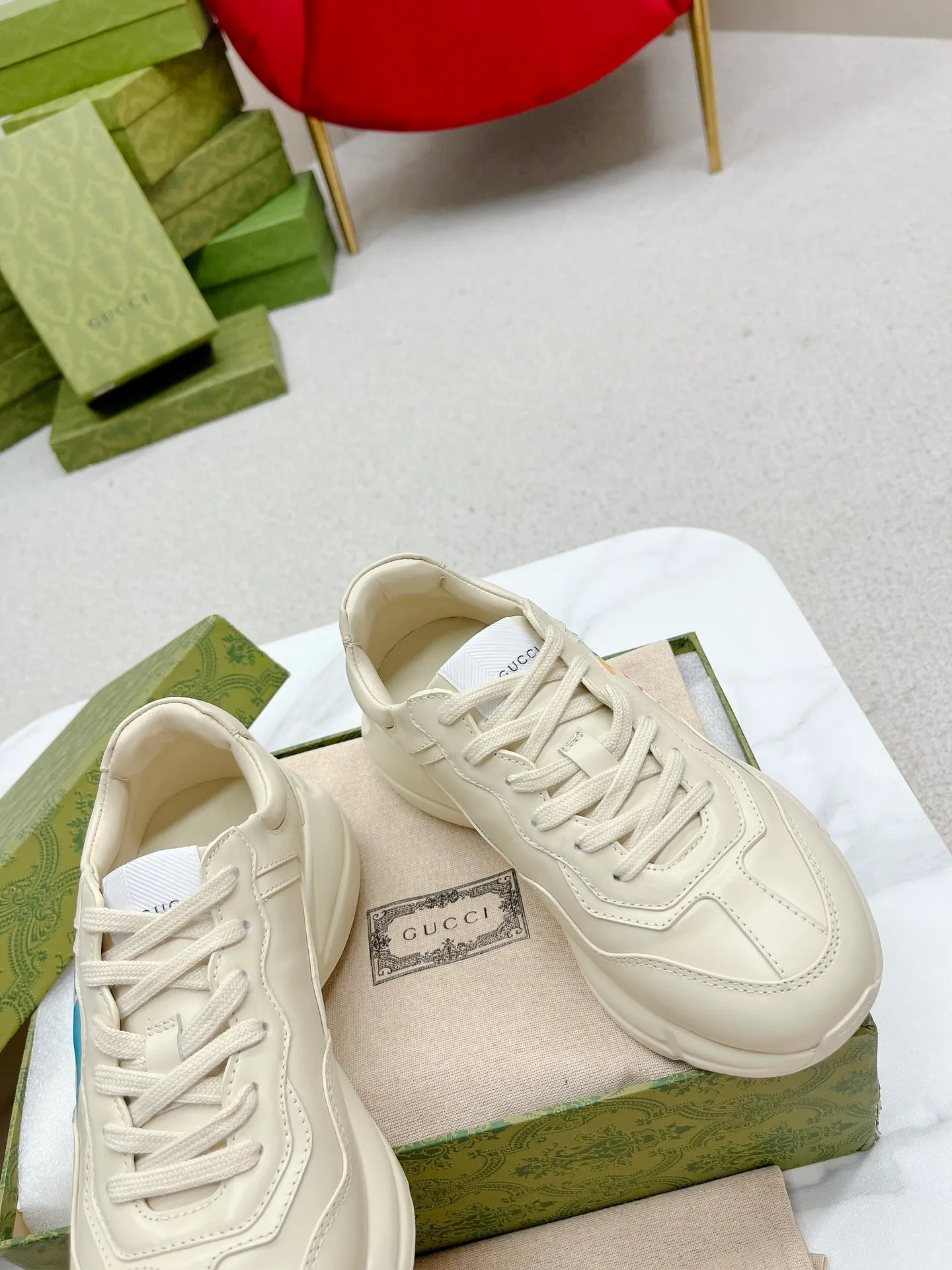 👟👟Ex-factory price 700👟👟 Men +10 Gucci’s top version of couple’s dad shoes series is new! 🖤 ⚠GG couple’s dad shoes have been very popular in recent years; new colors are updated constantly; new colors are updated, and our home and counters have new ones at the same time. This classic dad shoe is popular among celebrities and Internet celebrities. Anchors and others are sure to plant grass and call ❤ Classic fashion style, distressed leather surface, 5D drawing printing; mixed surface splicing colors, etc... Original customization (off-white eco-friendly cowhide, first layer of cowhide inside), original outsole... Shiny colorful drawings embellish the sides of the shoe body, old color rubbing, package production technology, 1:1 creation / only to make the best shoes. ⚠️ Comes with high-end full package at the counter. …………………………………………………… 👑❥∙Colour: Doraemon model/Mickey Mouse model/Lip model/Donald Duck model/Anchor model/Classic red and green striped logo model/NY letter model/Rainbow letter model/Red ebony cloth model/G letter pink cloth model/North Face joint model/Little Bear model/New blue color model/New orange color model 👑❥∙Size: Women’s model 35-40 Men's 39-44